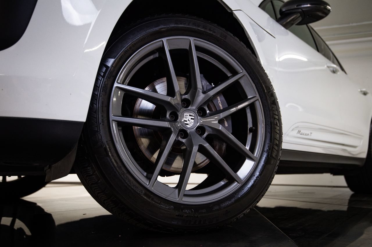 Certified 2024 Porsche Macan Turbo AWD/4WD image 12