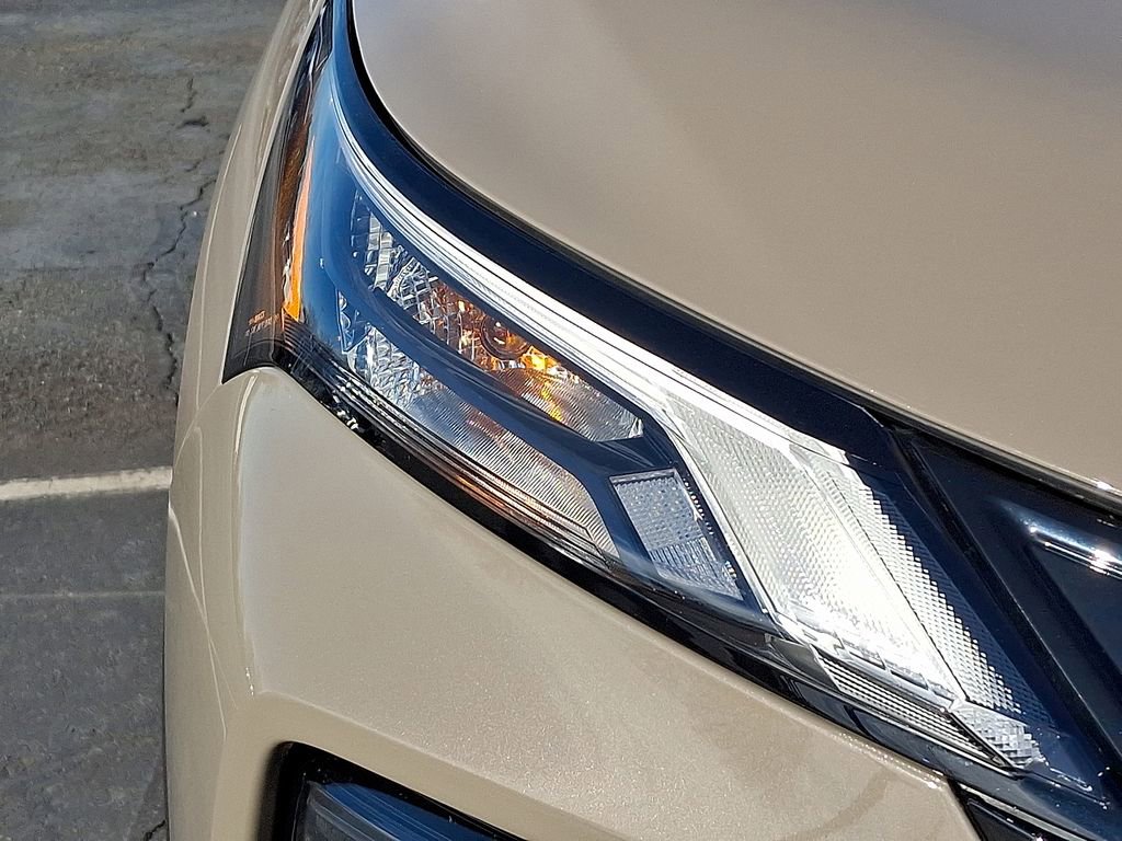 Used 2025 Nissan Rogue SV image 9