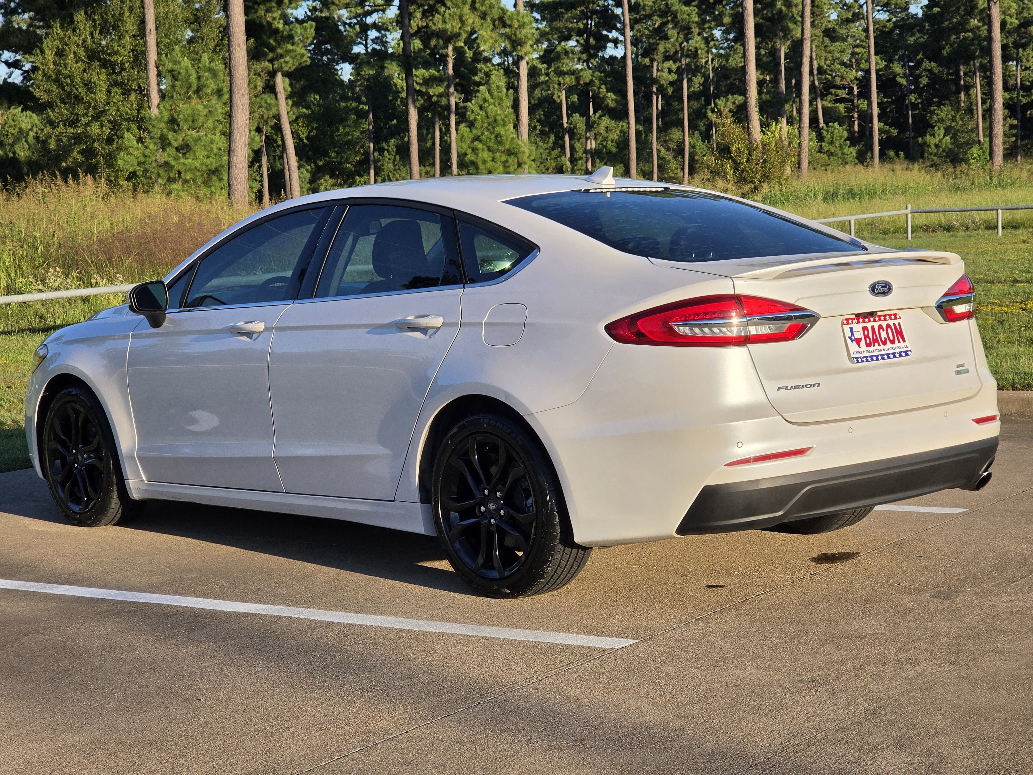 Used 2019 Ford Fusion SE w/ Equipment Group 151A FWD image 6