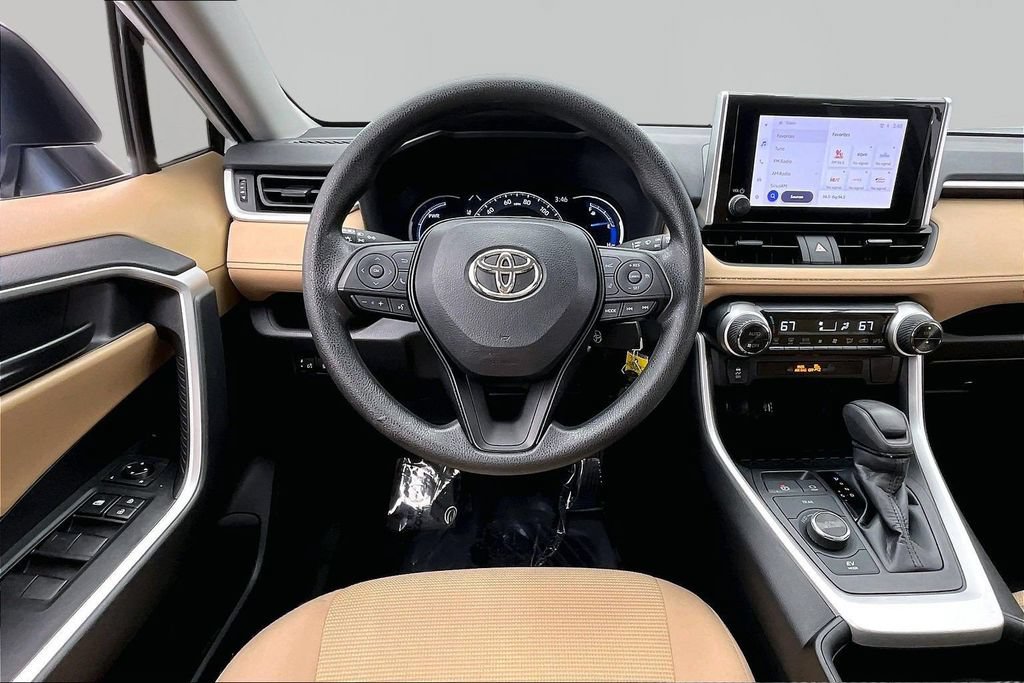 Used 2023 Toyota RAV4 LE AWD/4WD image 5