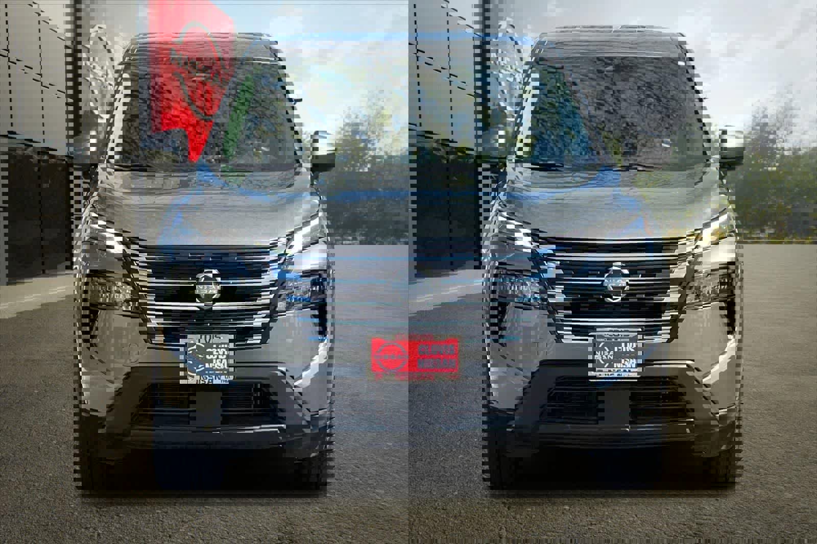 Used 2025 Nissan Rogue SV image 11