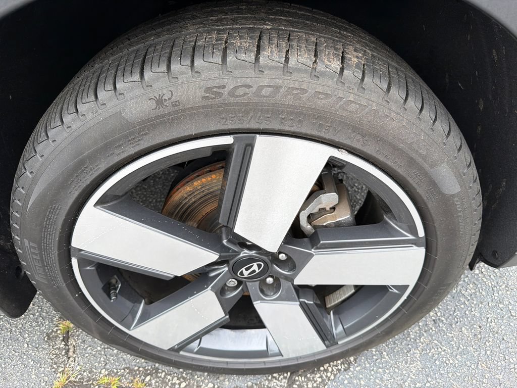 Used 2025 Hyundai Santa Fe Limited FWD image 12