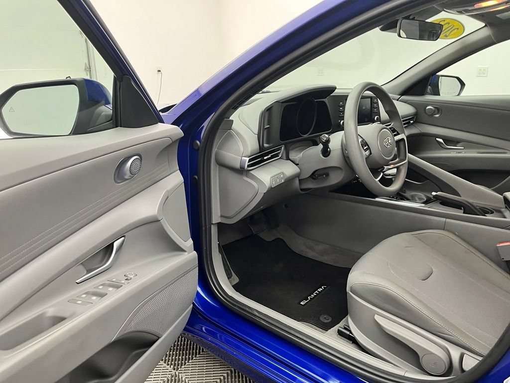 Used 2023 Hyundai Elantra SE FWD image 15