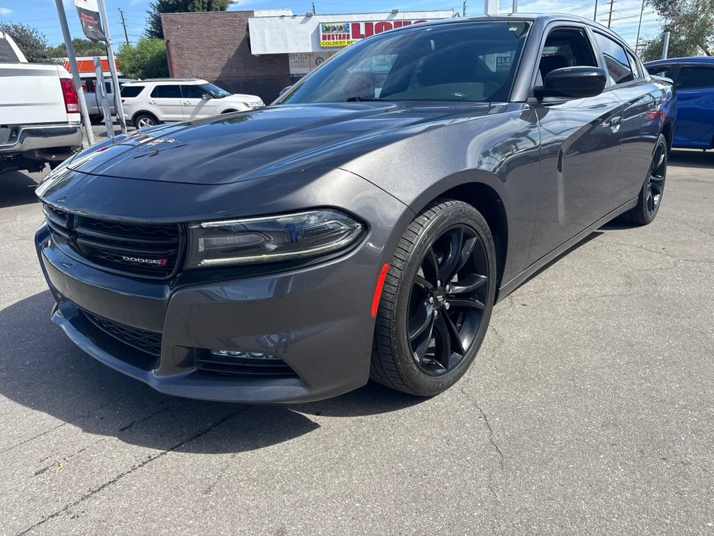 Used 2018 Dodge Charger SXT Plus w/ Blacktop Package RWD image 2