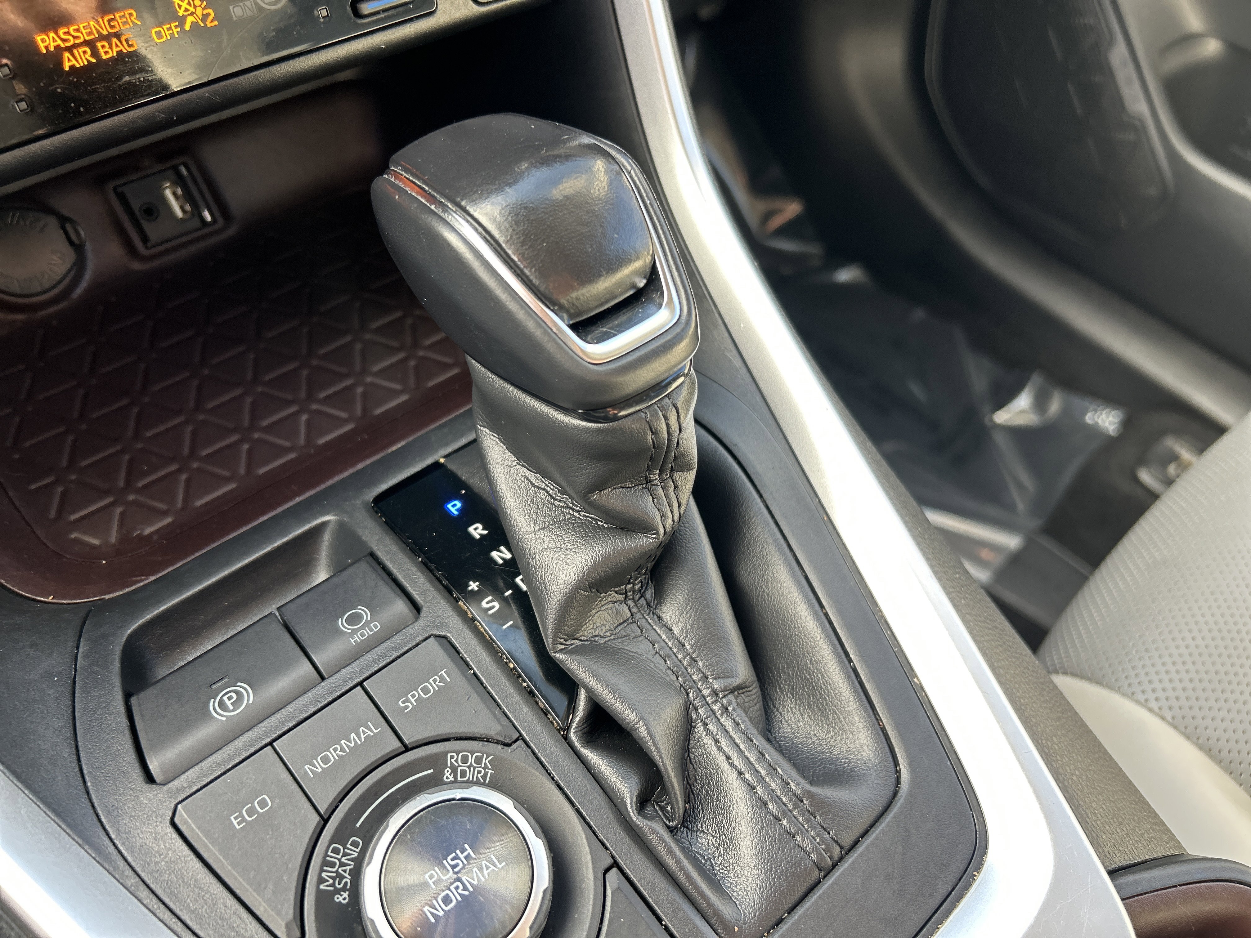 Used 2019 Toyota RAV4 Limited w/ Cold Weather Package AWD/4WD image 32