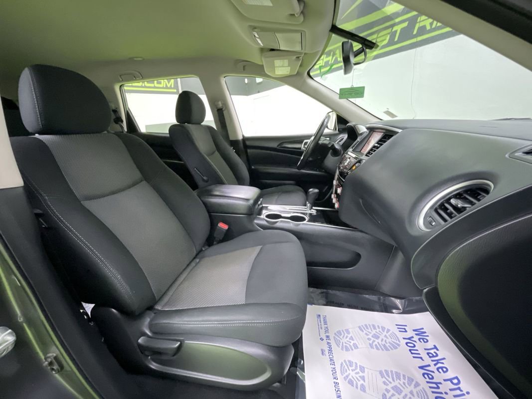Used 2020 Nissan Pathfinder SV image 28
