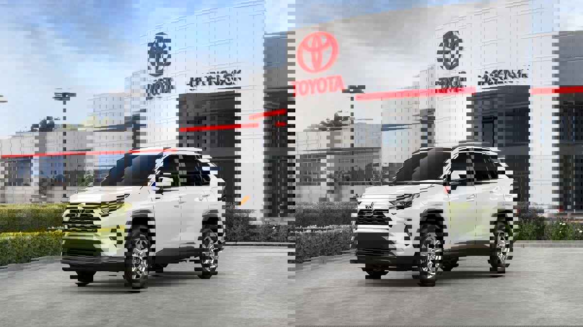 Used 2025 Toyota RAV4 XLE image 2
