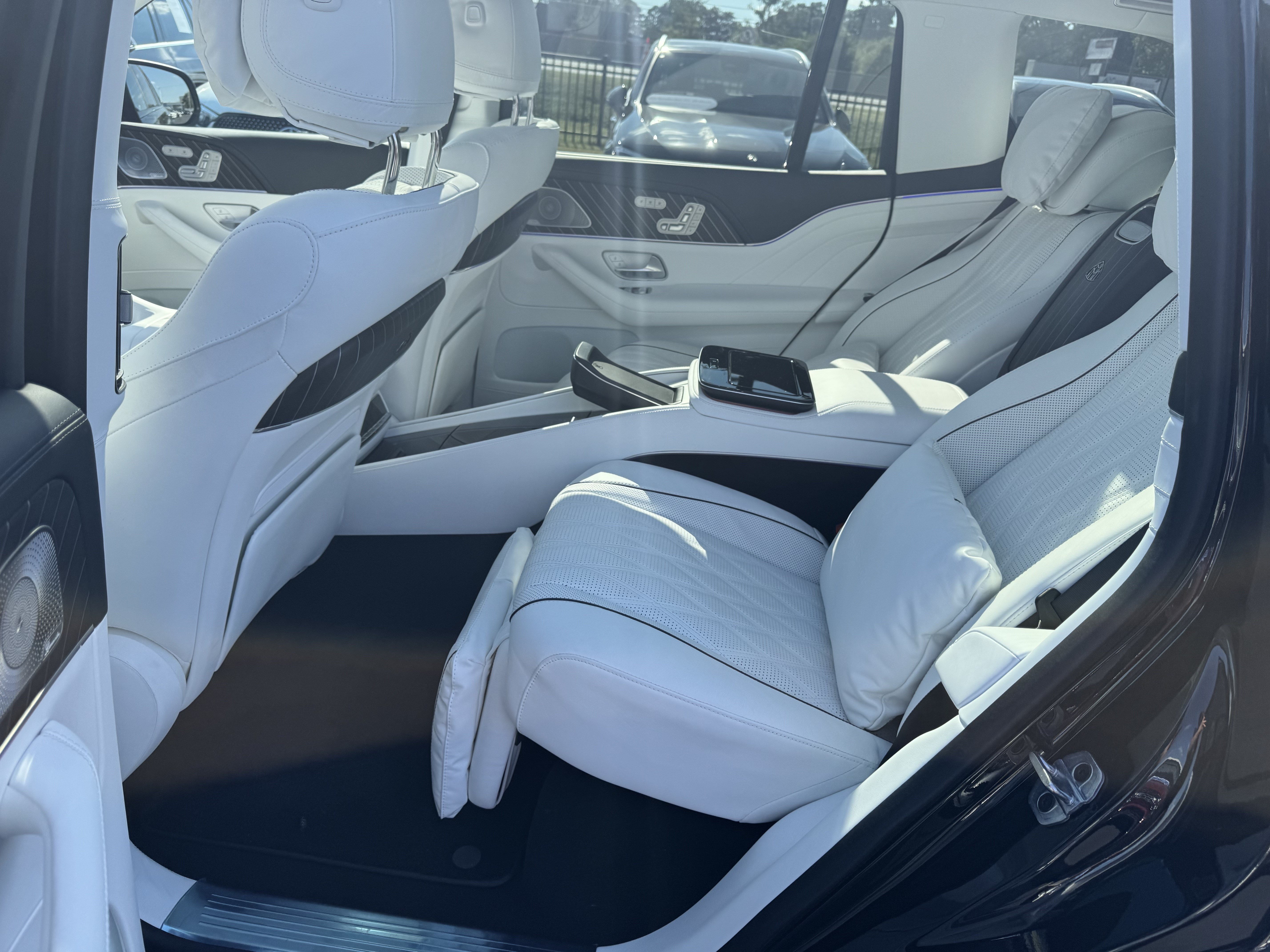 Certified 2025 Mercedes-Benz Maybach GLS 600 4MATIC image 32