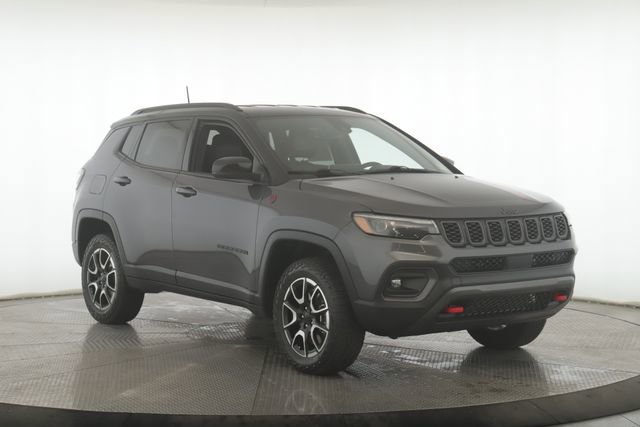 Used 2024 Jeep Compass Trailhawk w/ Trailhawk Elite Group image 2