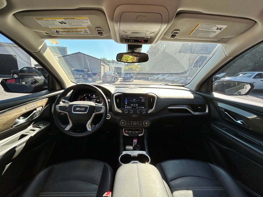 Used 2022 GMC Terrain Denali w/ Denali Premium Package AWD/4WD image 8