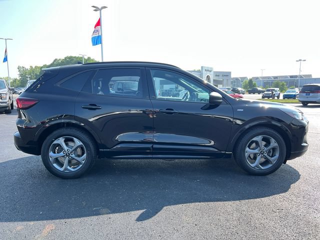 Certified 2023 Ford Escape ST-Line w/ Tech Pack #1 FWD image 9