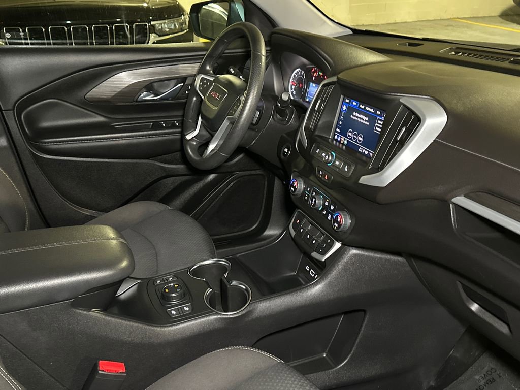 Used 2023 GMC Terrain SLE w/ Driver Convenience Package image 9