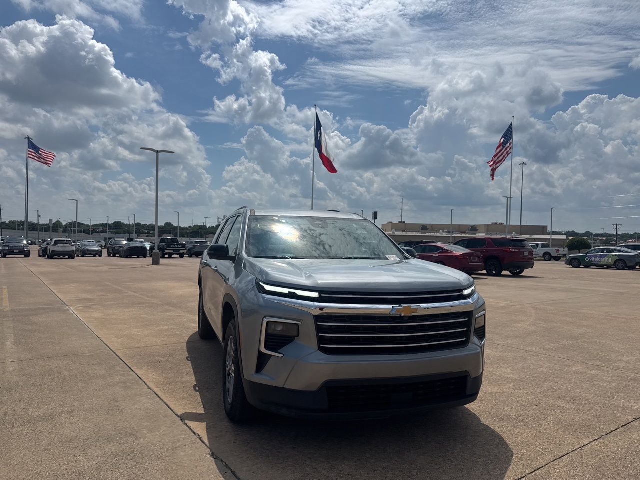 Used 2026 Chevrolet Traverse LT w/ Driver Confidence Package FWD image 3