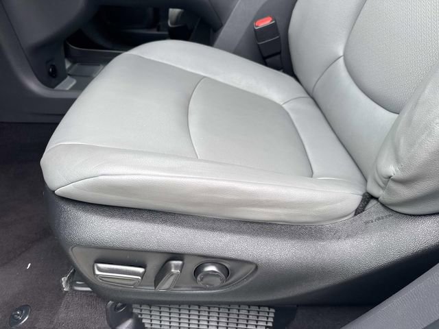 Used 2024 Toyota Sienna XLE FWD image 17