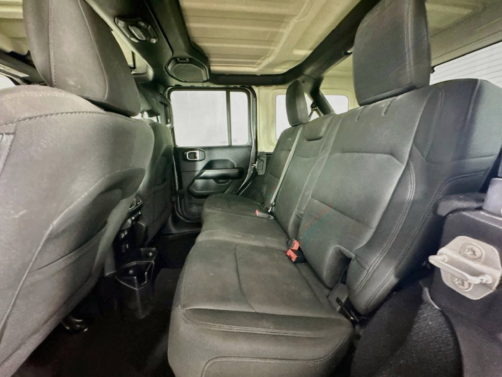 Used 2018 Jeep Wrangler Unlimited Sahara AWD/4WD image 29