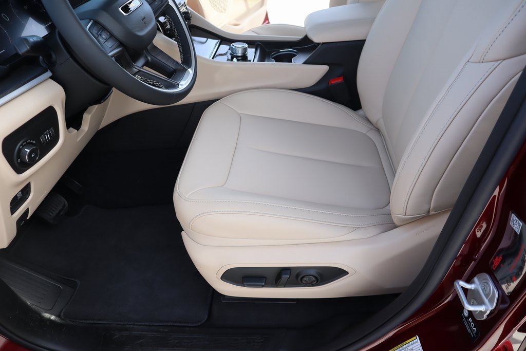 New 2025 Jeep Grand Cherokee Limited image 12