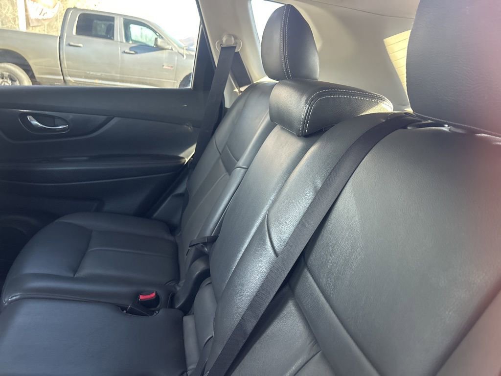 Used 2017 Nissan Rogue SV image 24