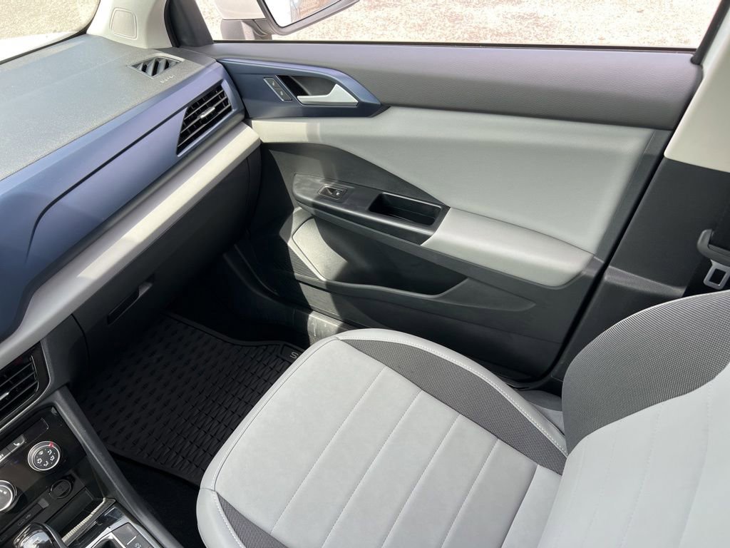 Certified 2023 Volkswagen Taos SE FWD image 27