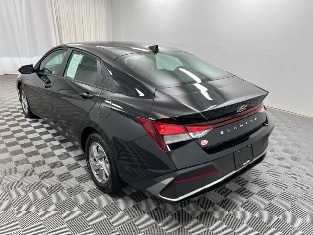 Used 2025 Hyundai Elantra SE FWD image 6