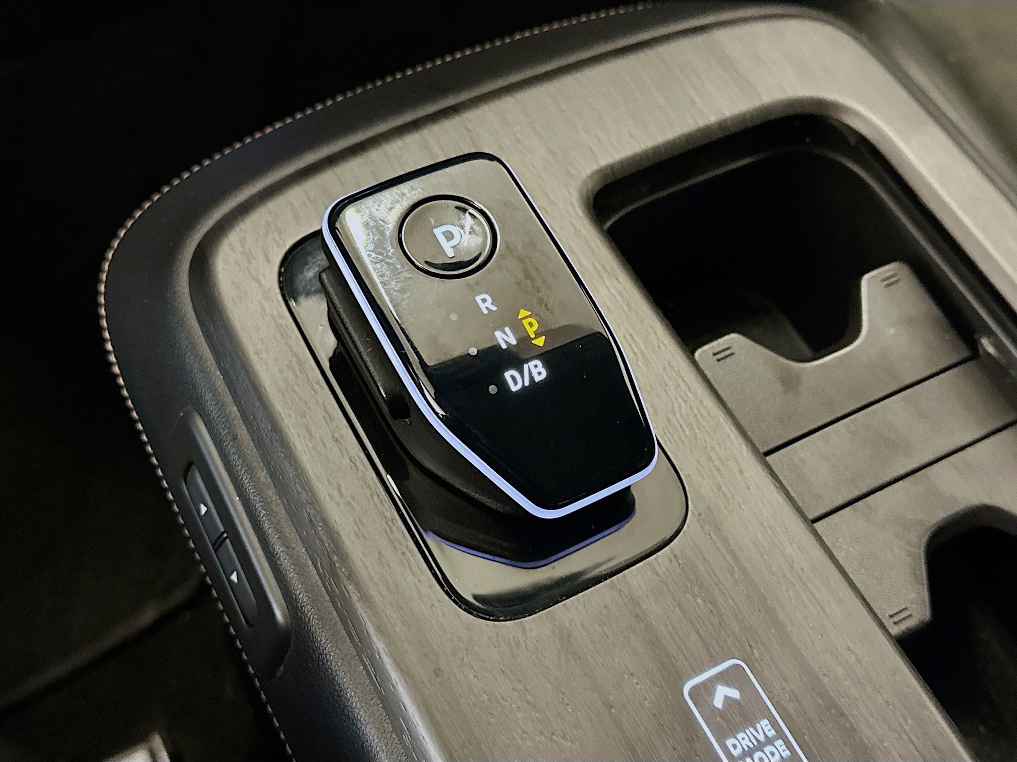 Used 2024 Nissan Ariya AWD image 25