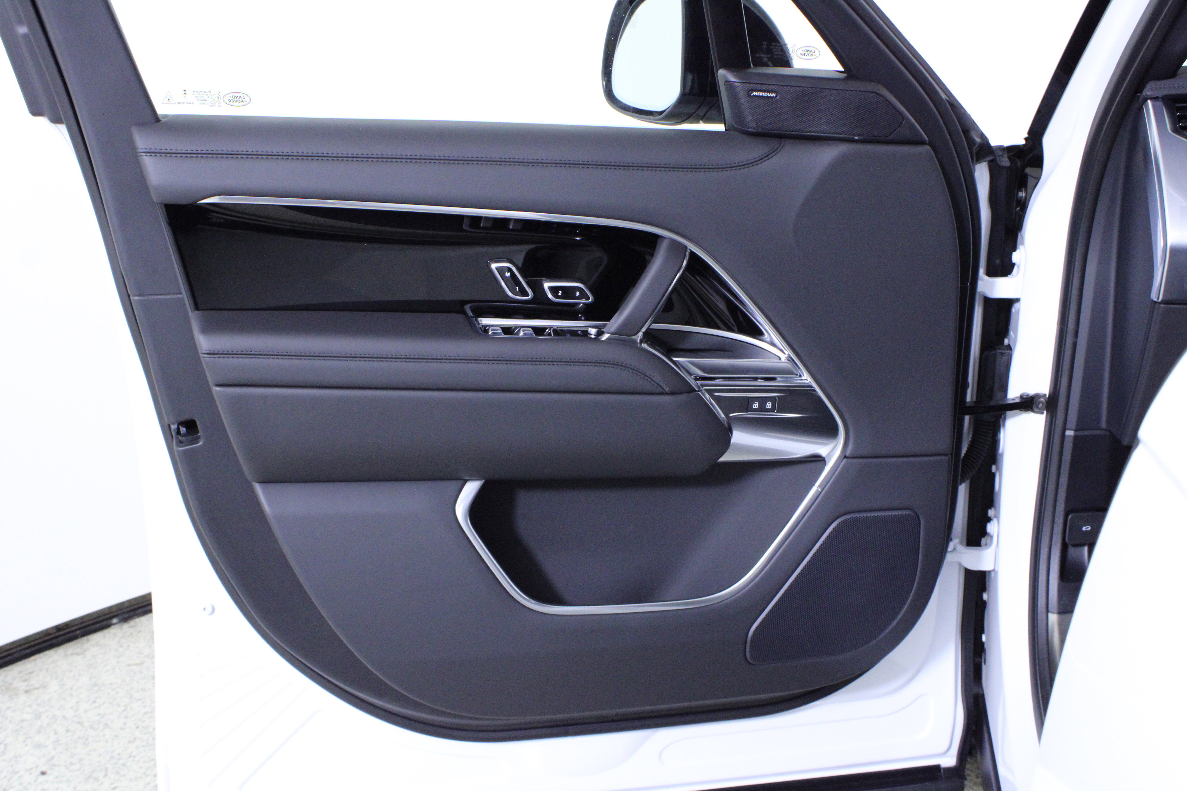 New 2026 Land Rover Range Rover Long Wheelbase SE image 15