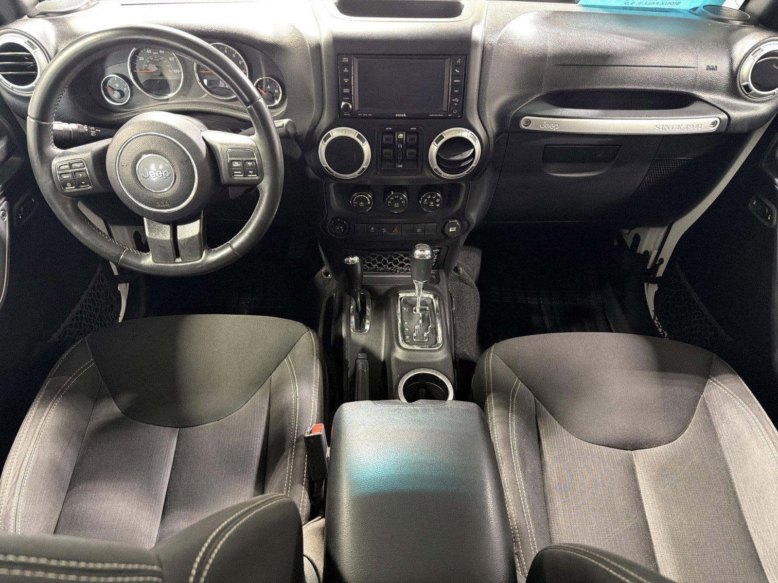 Used 2015 Jeep Wrangler Unlimited Sahara w/ Connectivity Group AWD/4WD image 10