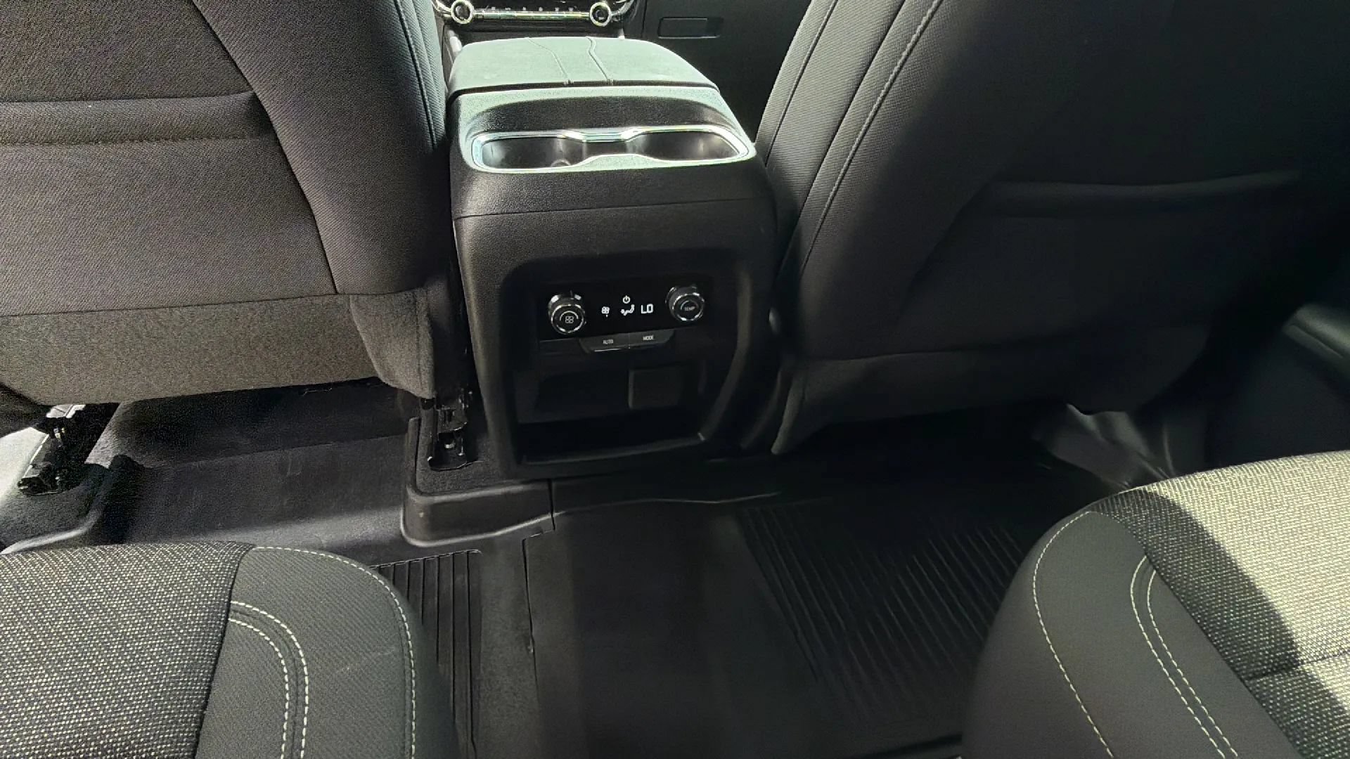 Used 2026 Chevrolet Traverse LT w/ Midnight/Sport Edition FWD image 19