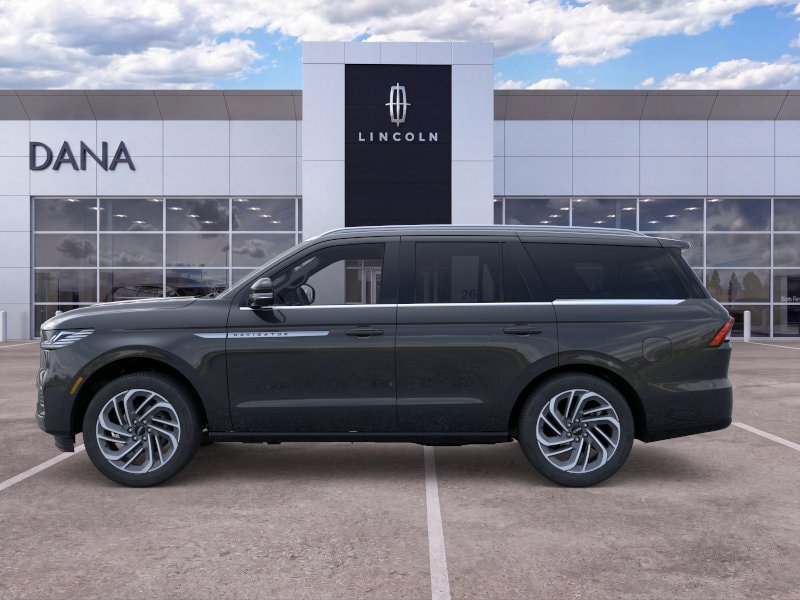 New 2026 Lincoln Navigator Reserve AWD/4WD image 3