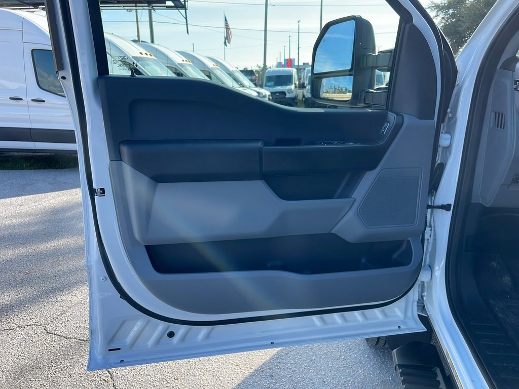 New 2026 Ford F550 4x4 Crew Cab image 16