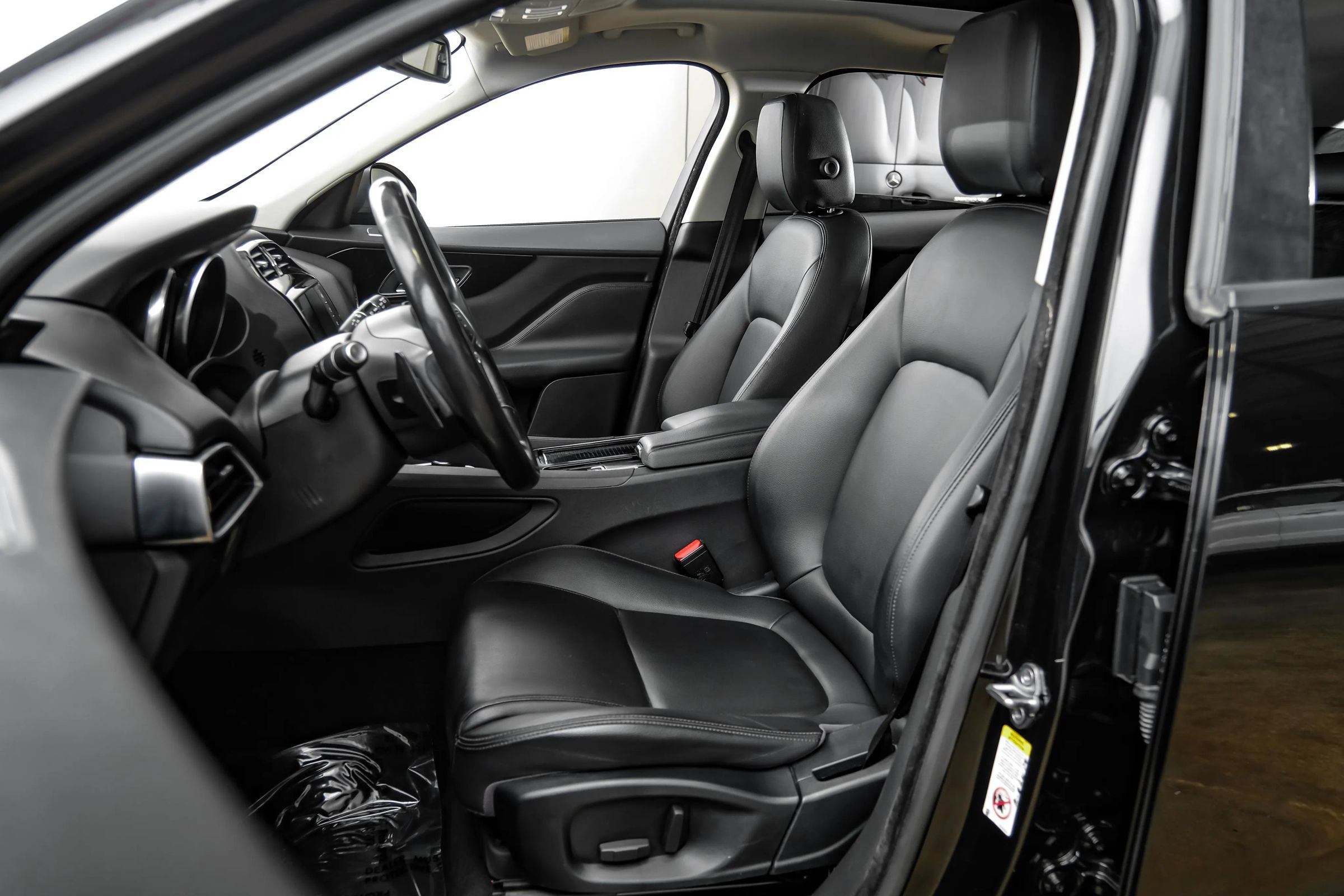 Used 2018 Jaguar F-PACE Premium AWD/4WD image 35