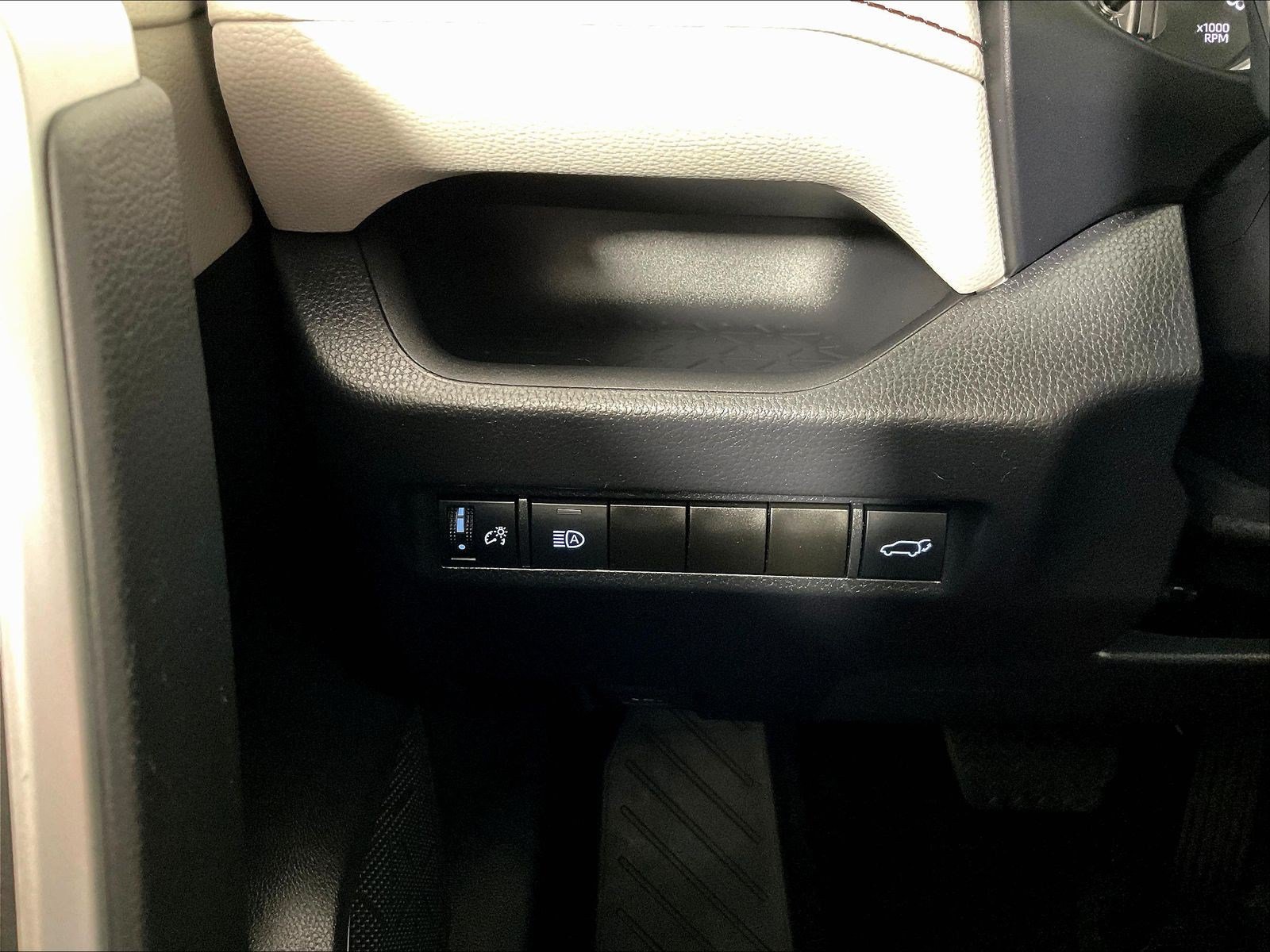 Used 2022 Toyota RAV4 XLE w/ Convenience Package AWD/4WD image 15