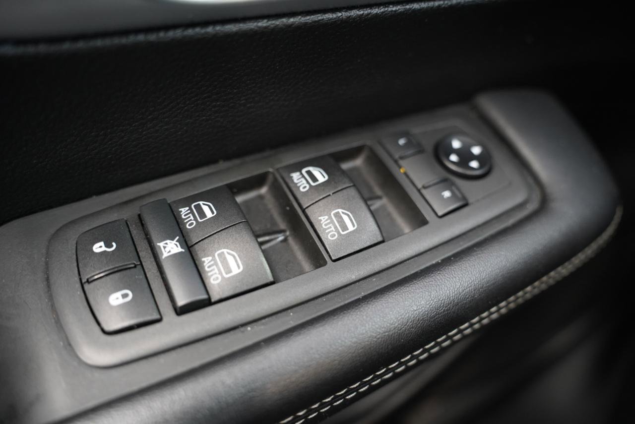 Used 2021 Chrysler Pacifica Touring-L w/ Uconnect Theater Family Group image 26