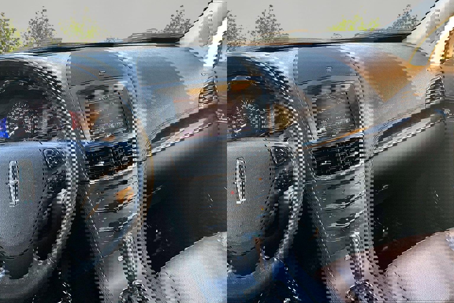 Used 2013 Lincoln MKT AWD image 6