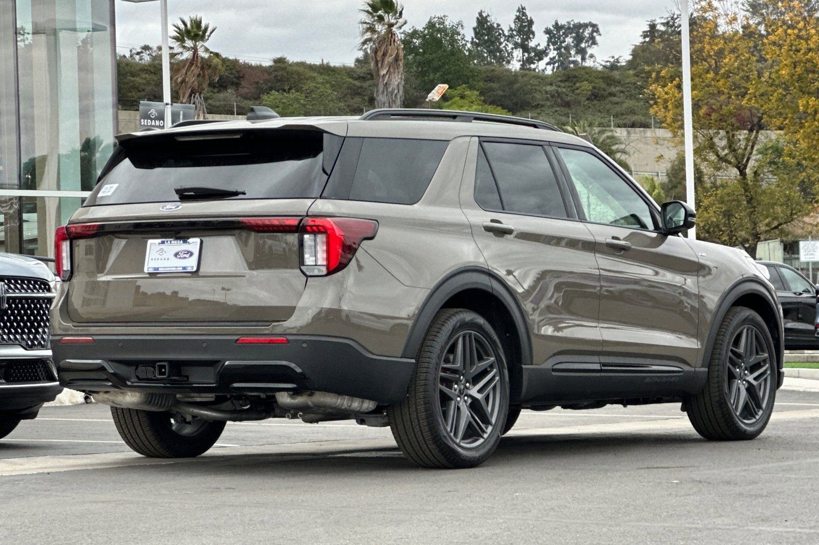 New 2026 Ford Explorer ST-Line w/ ST-Line Street Pack image 3
