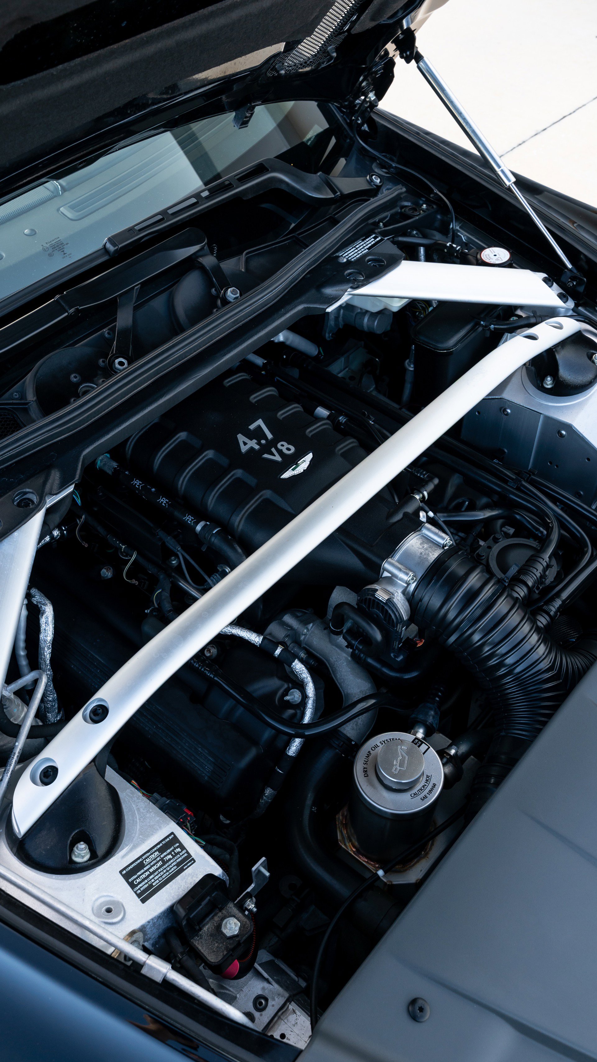 Used 2015 Aston Martin V8 Vantage GT image 30