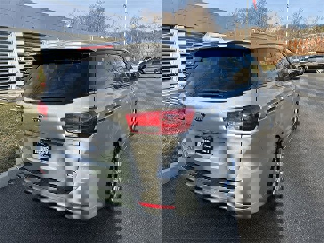 Used 2017 Kia Sedona LX w/ LX Essentials Premium Package image 8