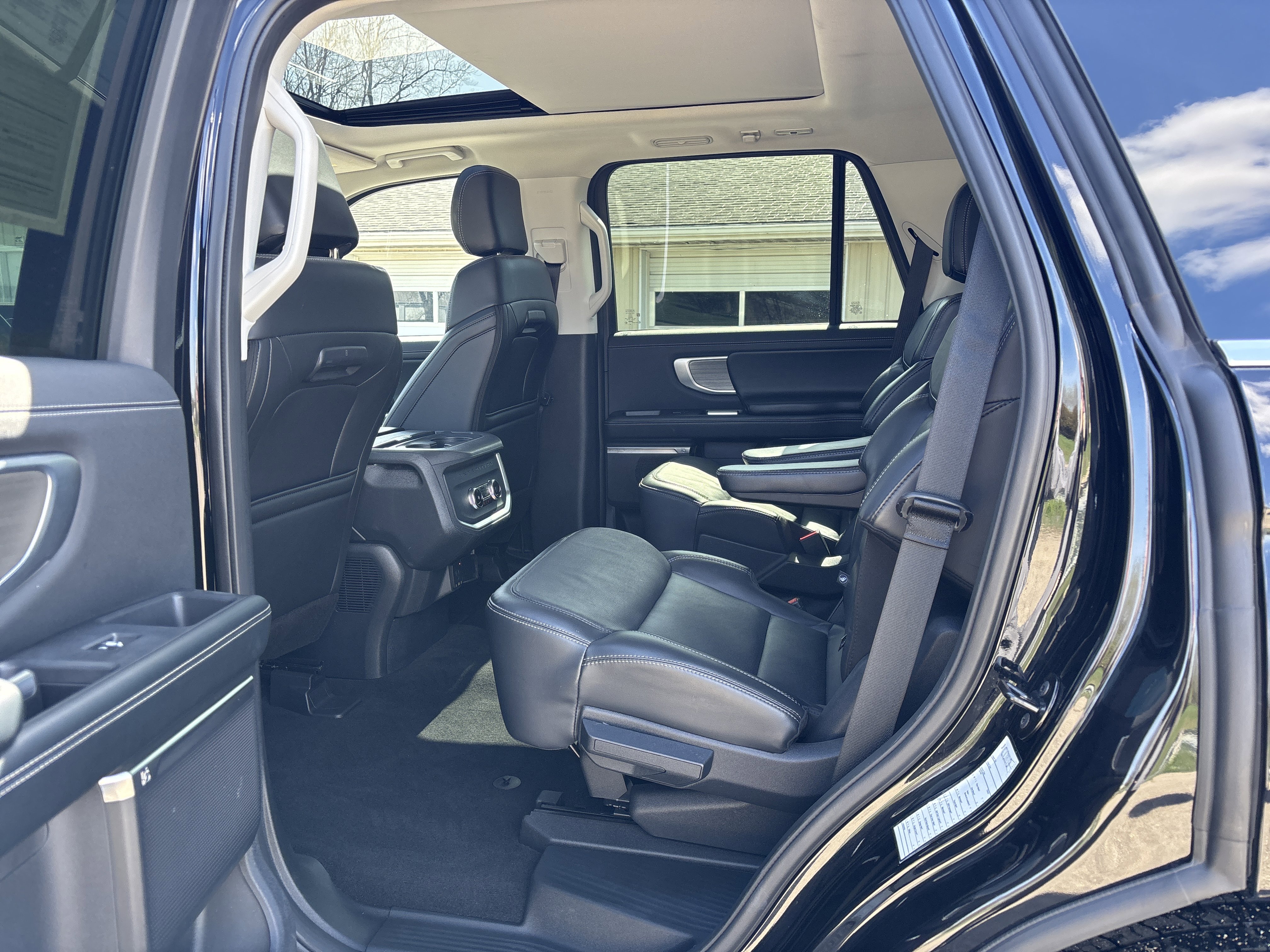 Used 2025 Ford Expedition Platinum AWD/4WD image 31