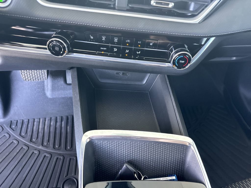 Used 2025 Chevrolet Equinox LT image 27