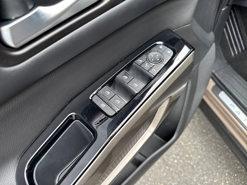 Used 2023 Nissan Pathfinder Platinum image 14