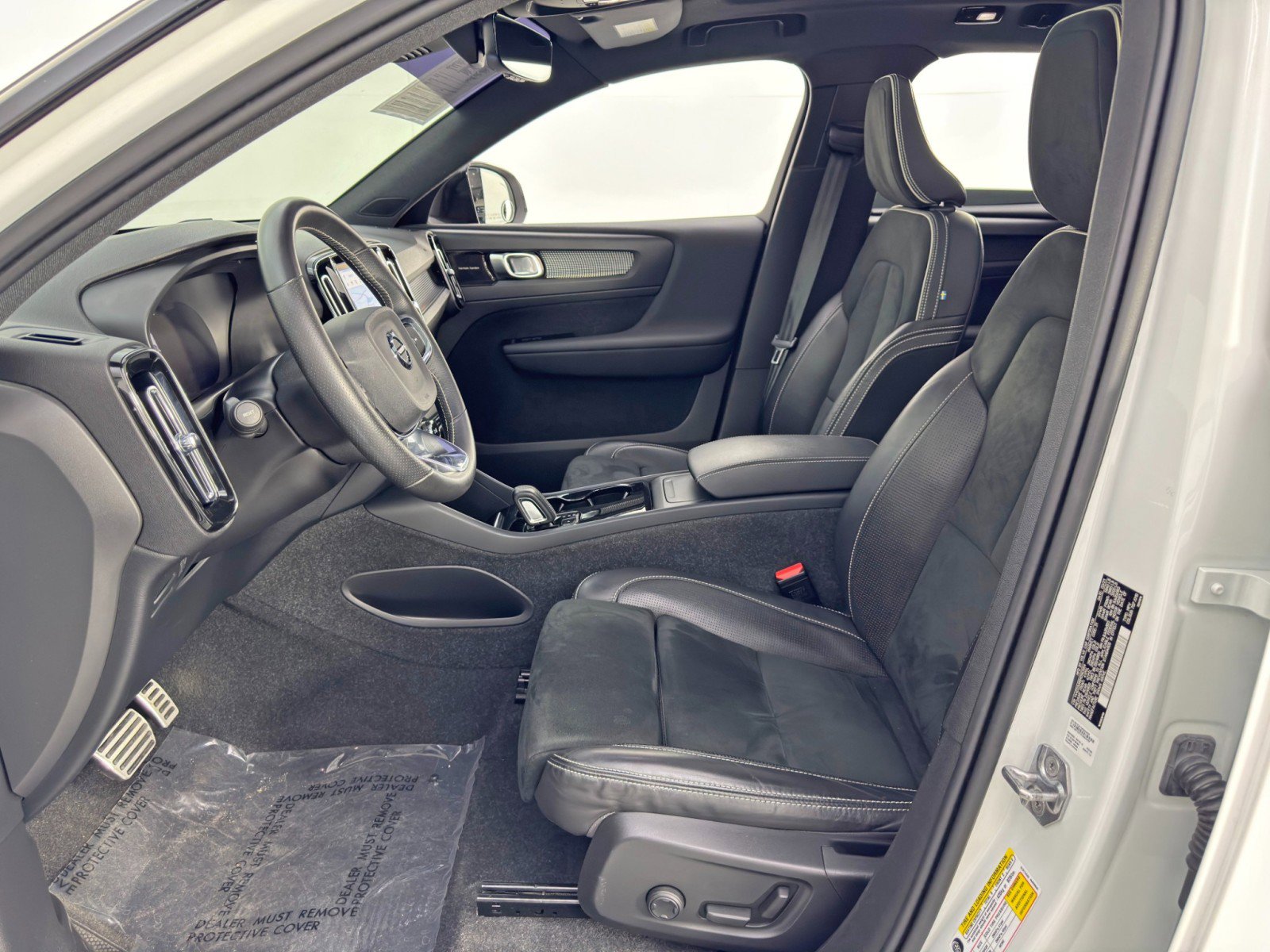 Used 2021 Volvo XC40 P8 Recharge w/ Advanced Package image 16