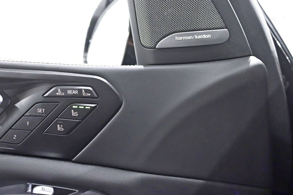 Used 2023 BMW X7 xDrive40i w/ Executive Package image 36