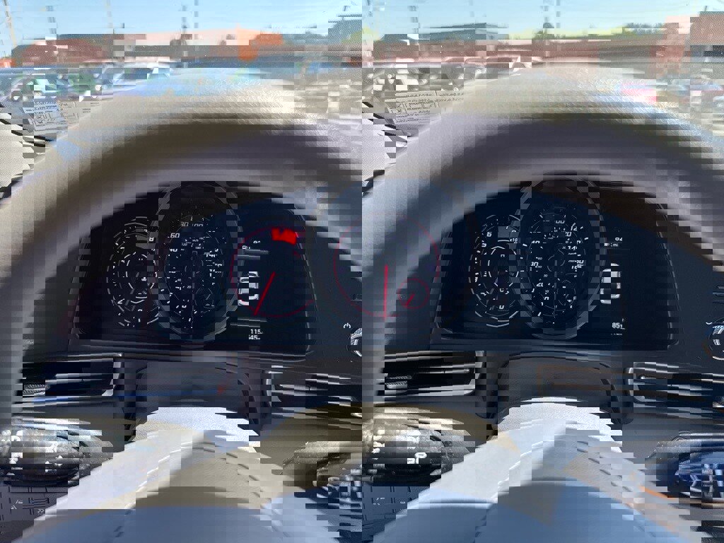 Used 2023 Hyundai Elantra SEL image 33