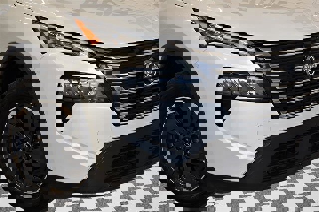 Used 2025 Nissan Rogue SV image 15