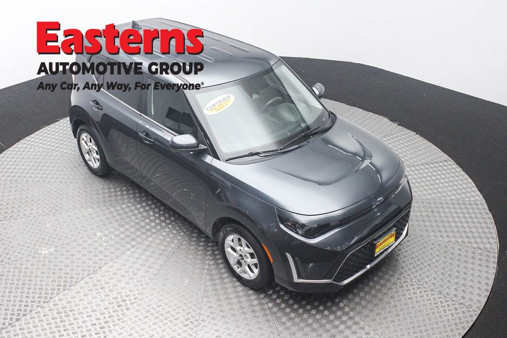 Used 2023 Kia Soul LX w/ LX Technology Package FWD image 3