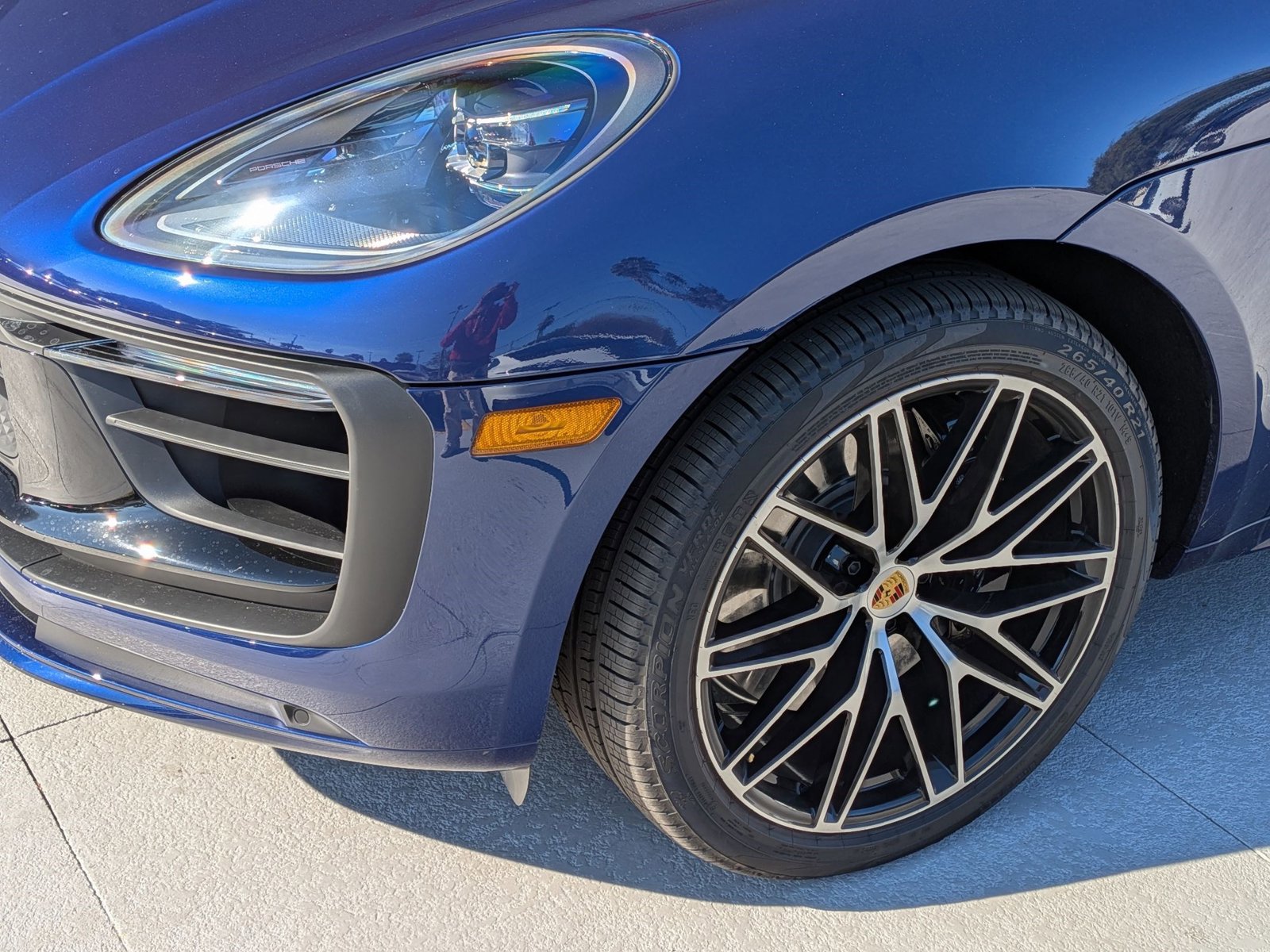 Certified 2025 Porsche Macan GTS image 10