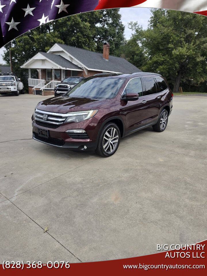Used 2017 Honda Pilot Touring image 1