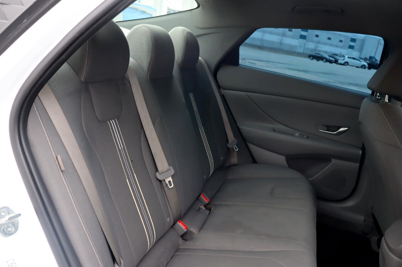 Used 2024 Hyundai Elantra SEL image 24