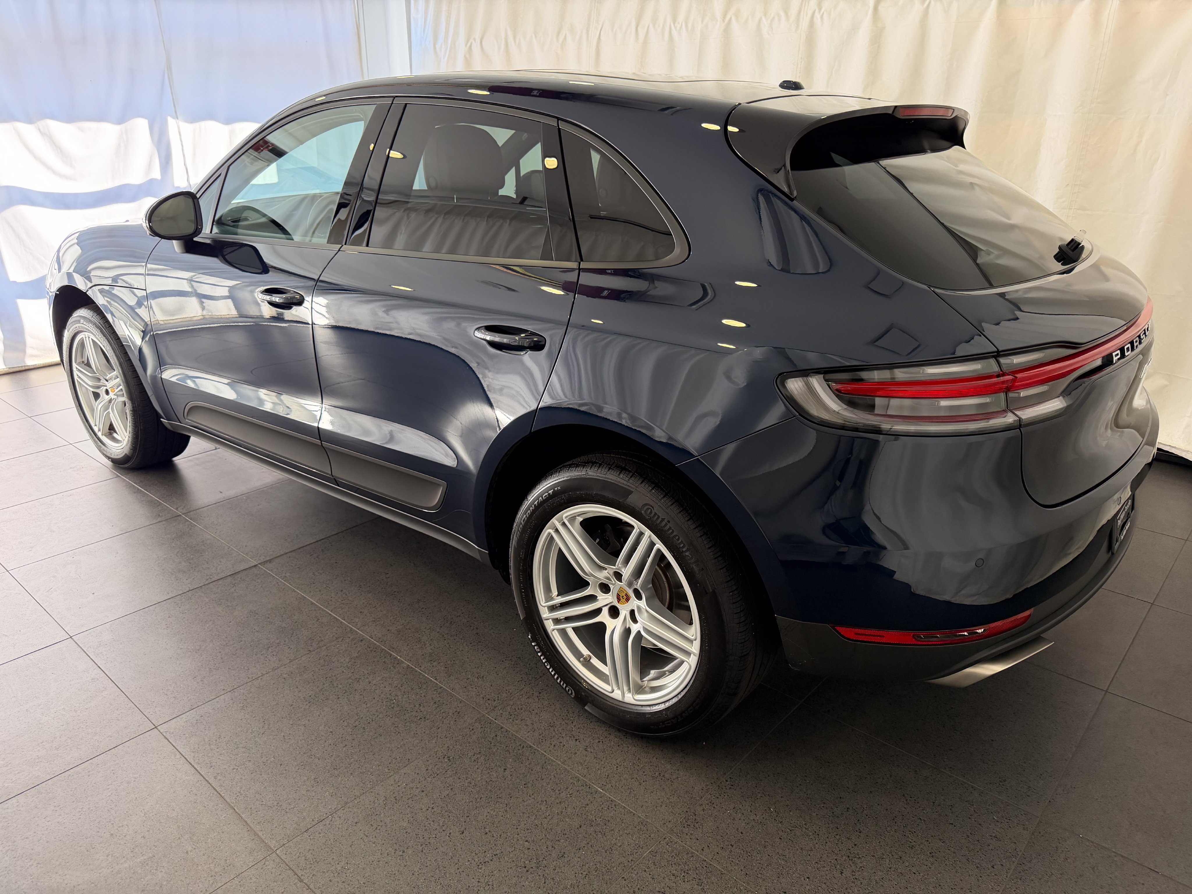 Certified 2021 Porsche Macan AWD/4WD image 3
