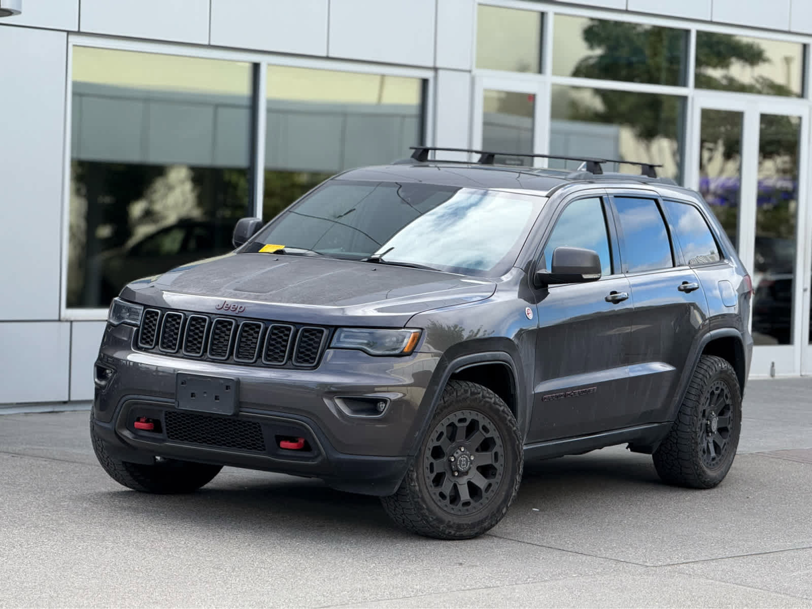 Used 2018 Jeep Grand Cherokee Trailhawk w/ Trailhawk Luxury Group image 2