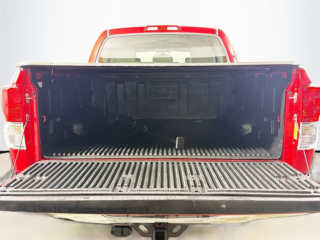 Used 2013 Toyota Tundra 4x4 CrewMax w/ SR5 Pkg image 16